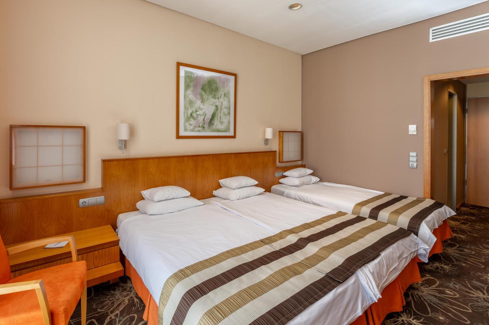 Hotel Lycium ديبريتْسين المظهر الخارجي الصورة